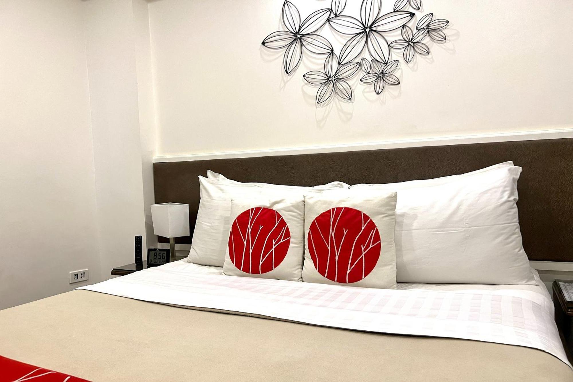 Khotel Near T3 Airport Пасай Екстериор снимка