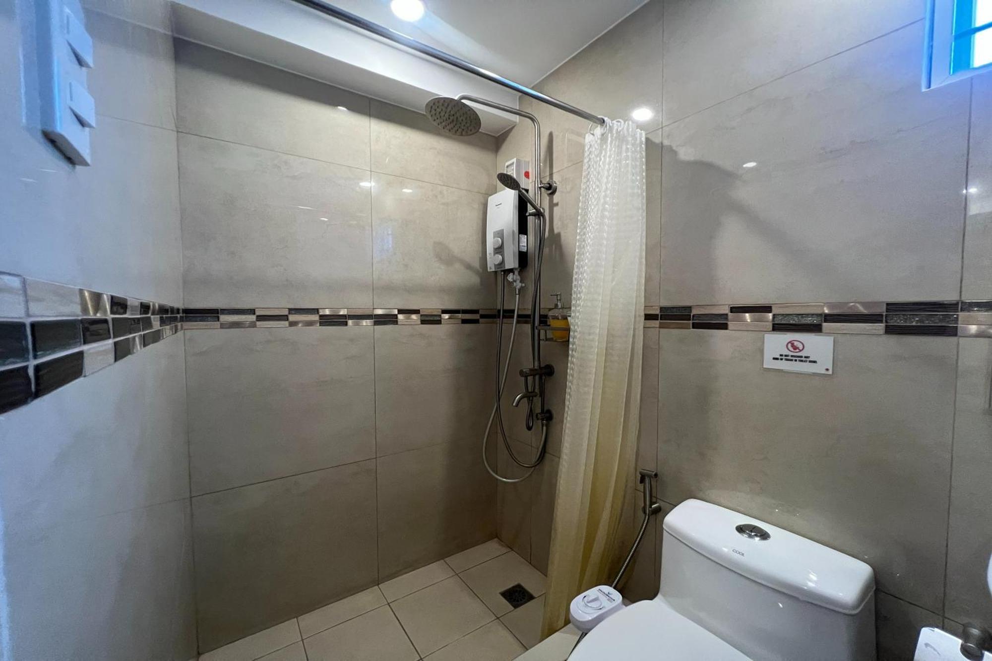 Khotel Near T3 Airport Пасай Екстериор снимка