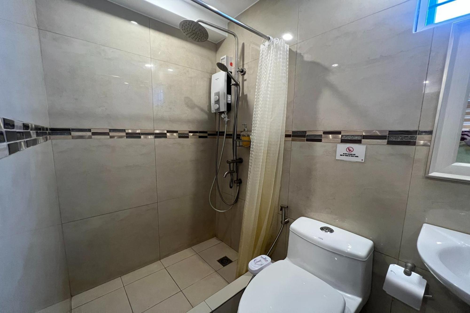 Khotel Near T3 Airport Пасай Екстериор снимка
