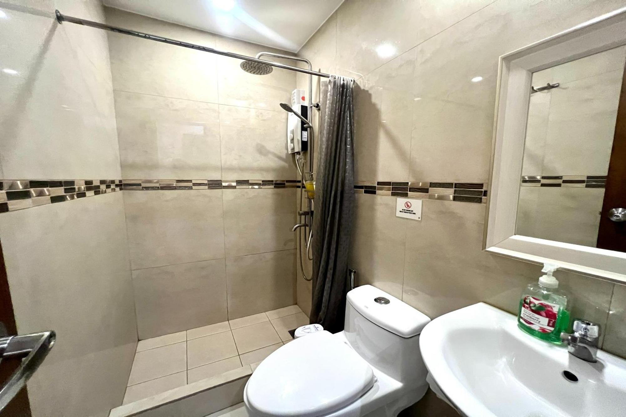 Khotel Near T3 Airport Пасай Екстериор снимка