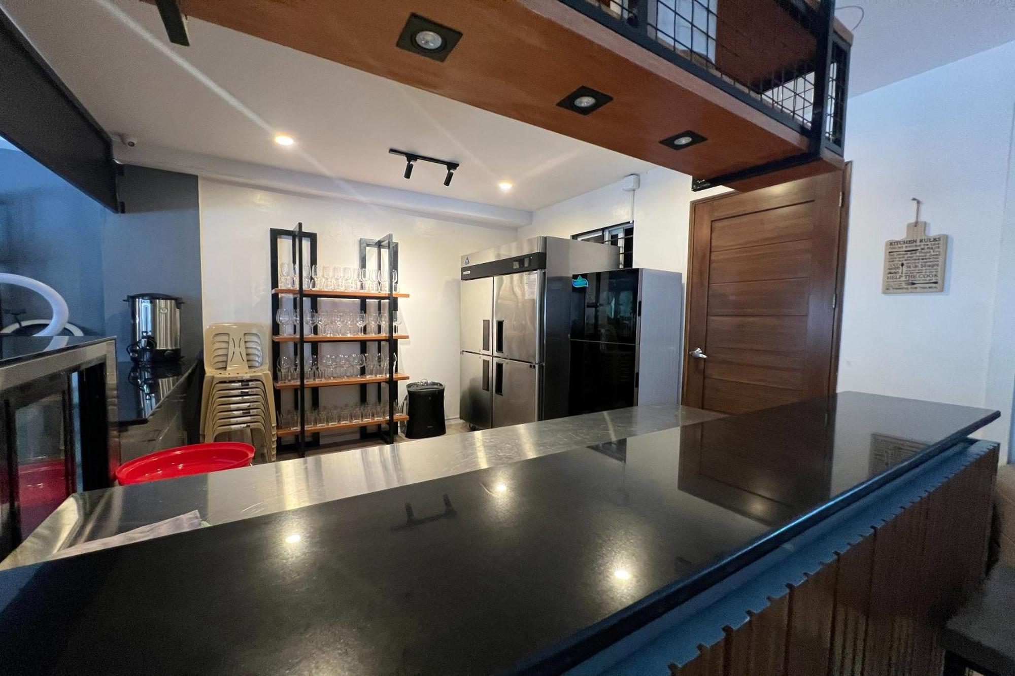 Khotel Near T3 Airport Пасай Екстериор снимка